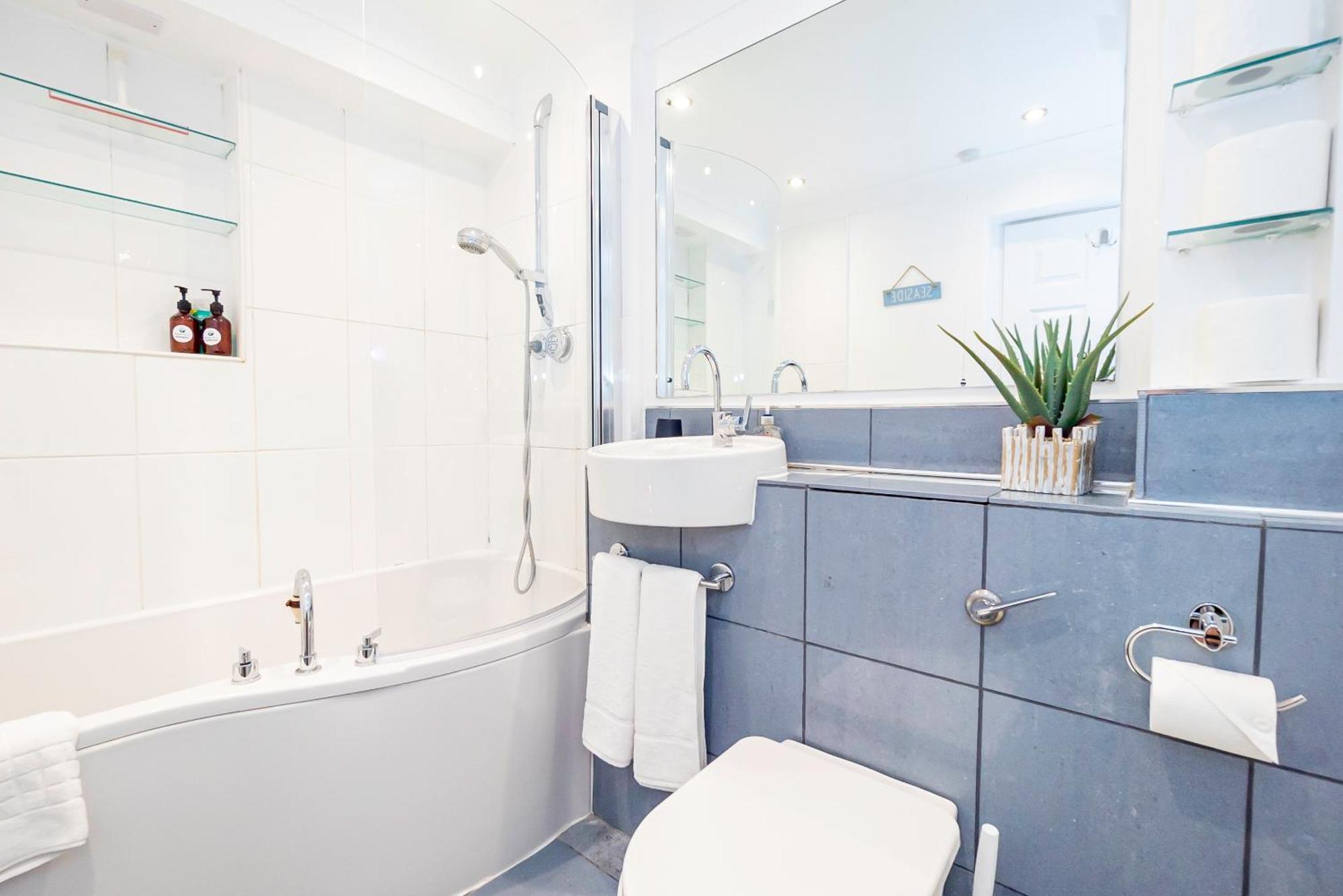 Bright & Breezy Apartment Portsmouth Luaran gambar